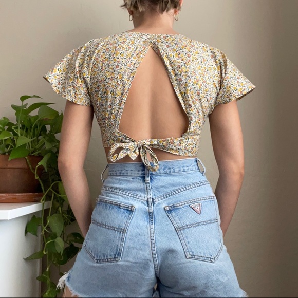 Floral Crop Top! 🌸🌼🌺 - Picture 2 of 5